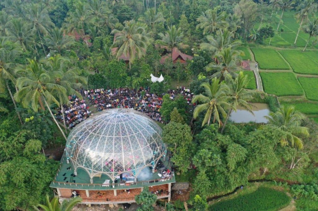 amphitheater taman gandrung terakota