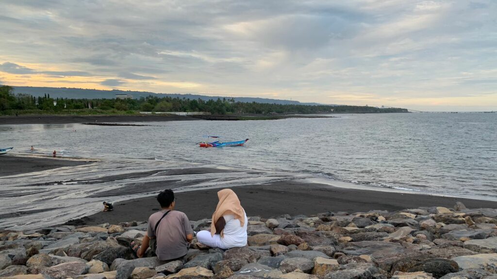 Pantai Plengsengan Banyuwangi