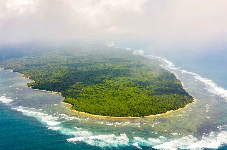 Rahasia Keindahan Pantai Plengkung yang Jarang Diketahui!