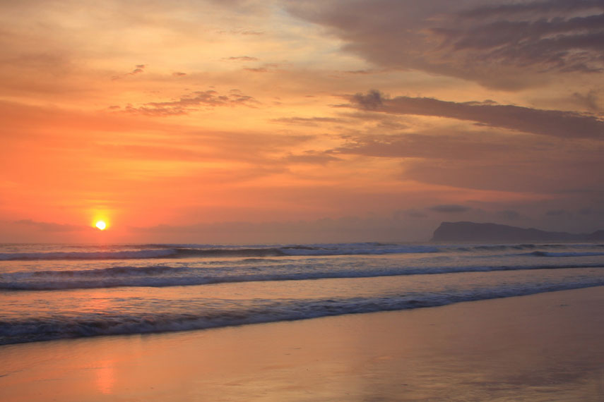 Kenapa Pantai Trianggulasi Jadi Favorit Wisatawan? Ini Alasannya!